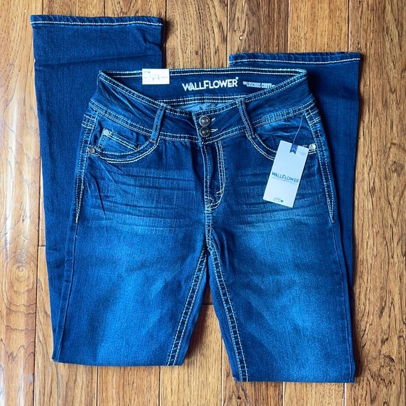 Wallflower Insta Stretch Lucious Curvy Bootcut Jeans - Picture 2 of 4